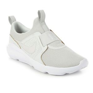 Nike Women’s Ad Comfort Shoe Size 5